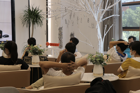 戴眼鏡會使近視加深眼球變突？加深近視度數(shù)嗎？